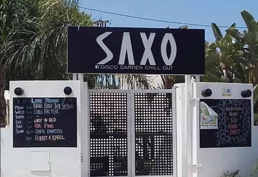 Entrada y cartel de eventos de Saxo Disco Garden